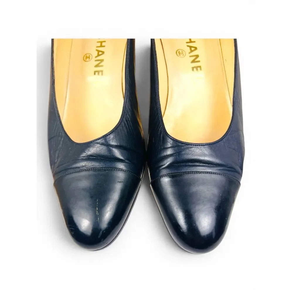 Chanel 1998 Two Tone Spectator Cap Toe Pumps Dark Navy Black Leather Heels 36